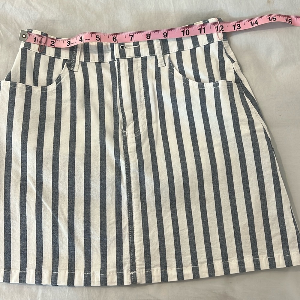 Super cute mini skirt. Size small